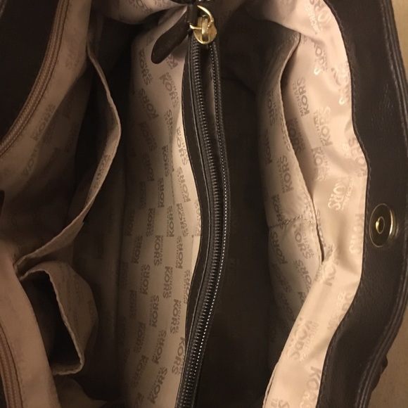 Michael Kors Brown pebble leather. - Picture 6 of 8